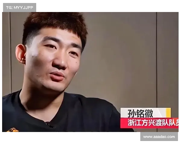 妈妈10年首度现场观看胡金秋比赛 常给他和孙铭徽发红包支持球员成长 妈妈10年首度现场观看胡金秋比赛 常给他和孙铭徽发红包支持球员成长